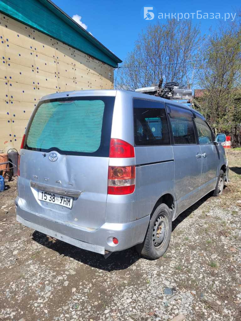 Годные остатки автомобиля легкового Toyota Noah, 2003 г.в., цвет кузова